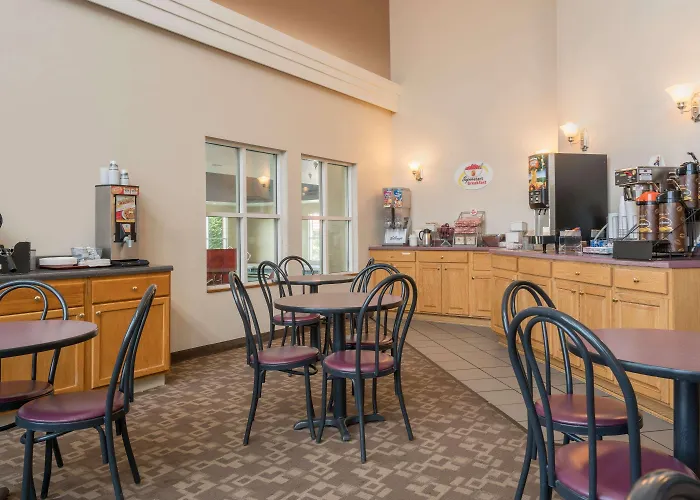 Super 8 By Wyndham Menomonie Wi