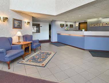Super 8 By Wyndham Wi Motel