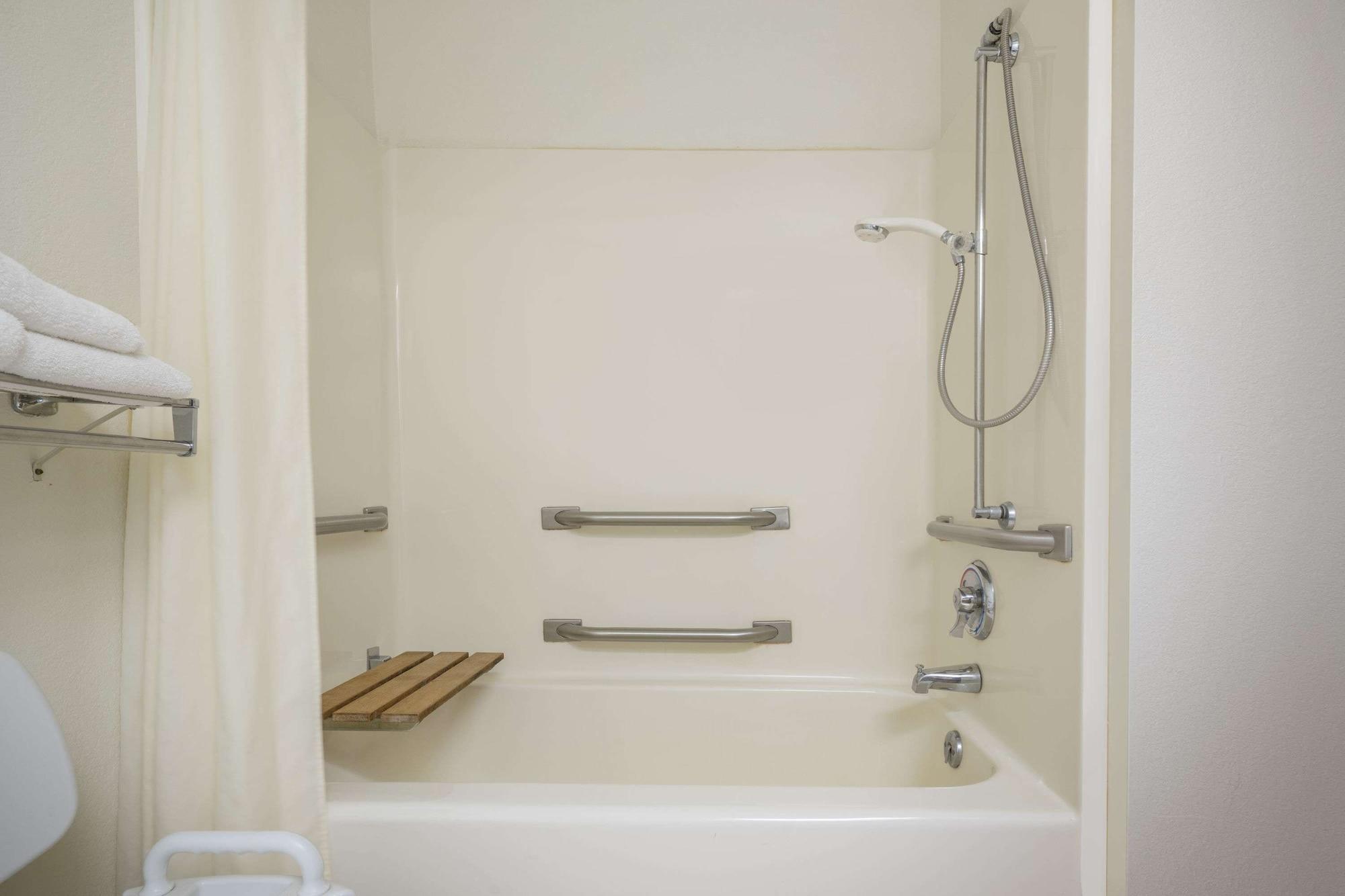 Super 8 By Wyndham Wi Motel 2*