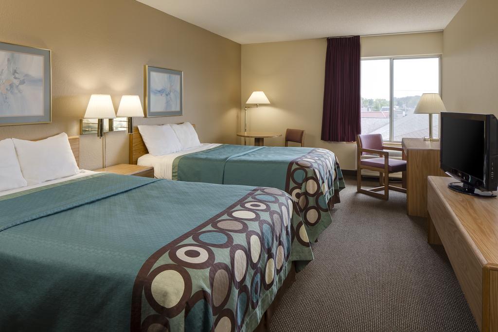 Super 8 By Wyndham Wi 2*