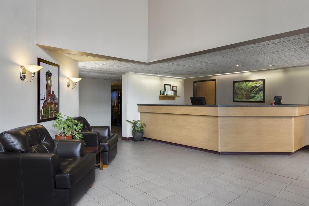 Super 8 By Wyndham Wi Menomonie