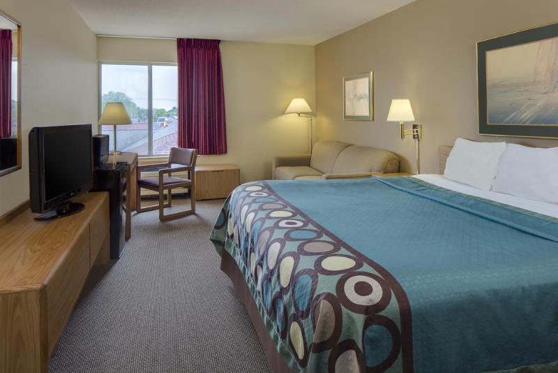 Super 8 By Wyndham Wi 2*