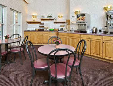 Super 8 By Wyndham Wi Motel Menomonie